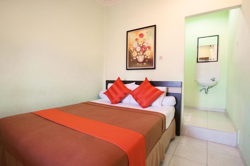 Hotel Keluarga Djagalan Raya Surabaya Ngoại thất bức ảnh