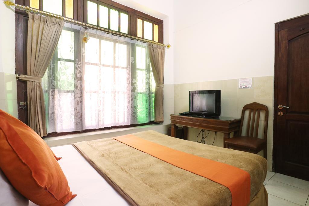 Hotel Keluarga Djagalan Raya Surabaya Ngoại thất bức ảnh