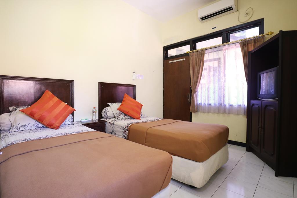 Hotel Keluarga Djagalan Raya Surabaya Ngoại thất bức ảnh
