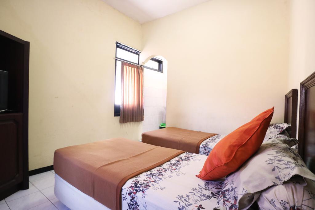 Hotel Keluarga Djagalan Raya Surabaya Ngoại thất bức ảnh