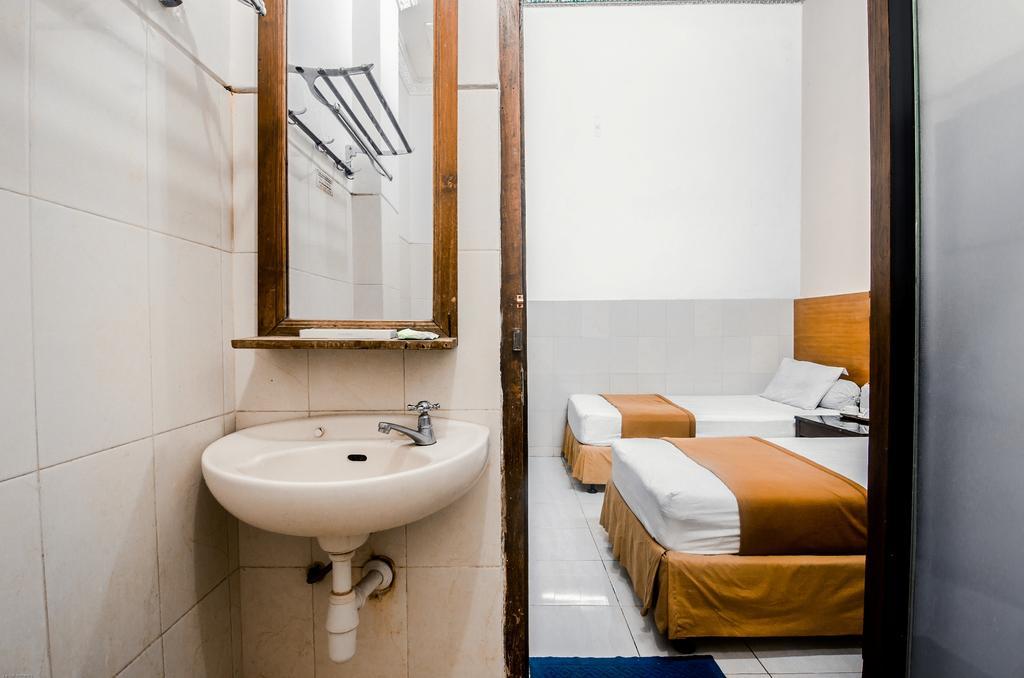 Hotel Keluarga Djagalan Raya Surabaya Ngoại thất bức ảnh