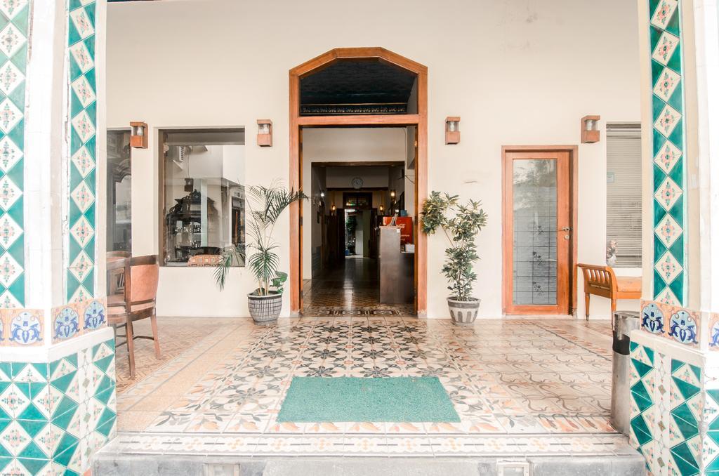 Hotel Keluarga Djagalan Raya Surabaya Ngoại thất bức ảnh