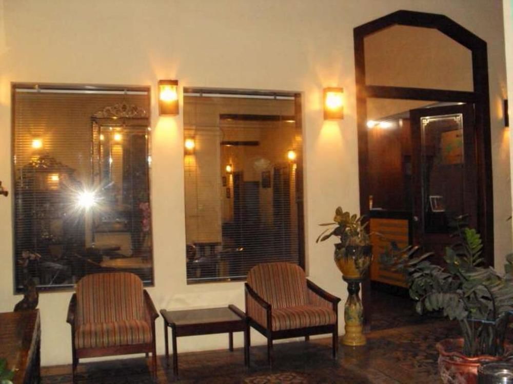 Hotel Keluarga Djagalan Raya Surabaya Ngoại thất bức ảnh