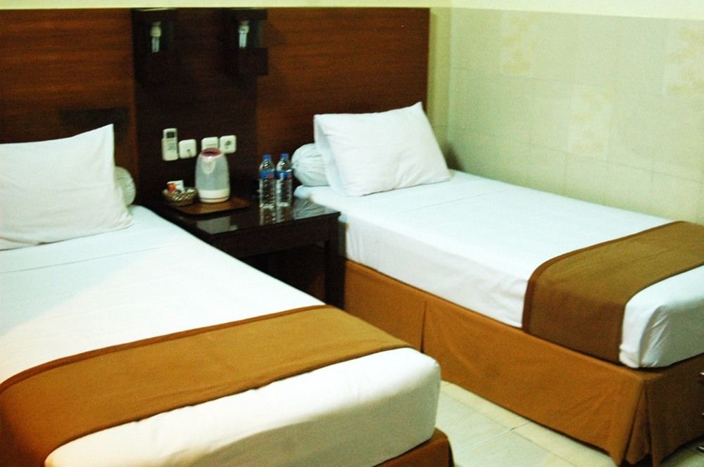 Hotel Keluarga Djagalan Raya Surabaya Ngoại thất bức ảnh