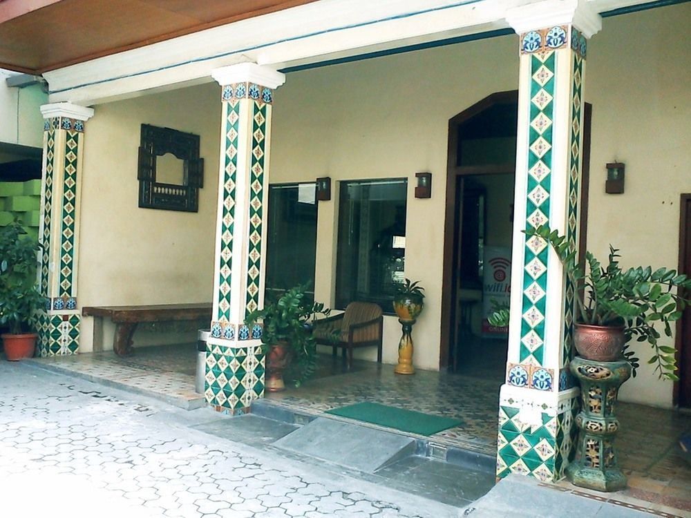 Hotel Keluarga Djagalan Raya Surabaya Ngoại thất bức ảnh