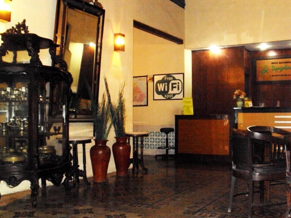 Hotel Keluarga Djagalan Raya Surabaya Ngoại thất bức ảnh