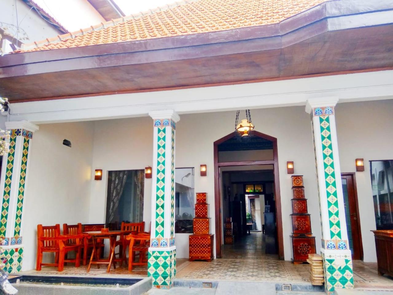 Hotel Keluarga Djagalan Raya Surabaya Ngoại thất bức ảnh