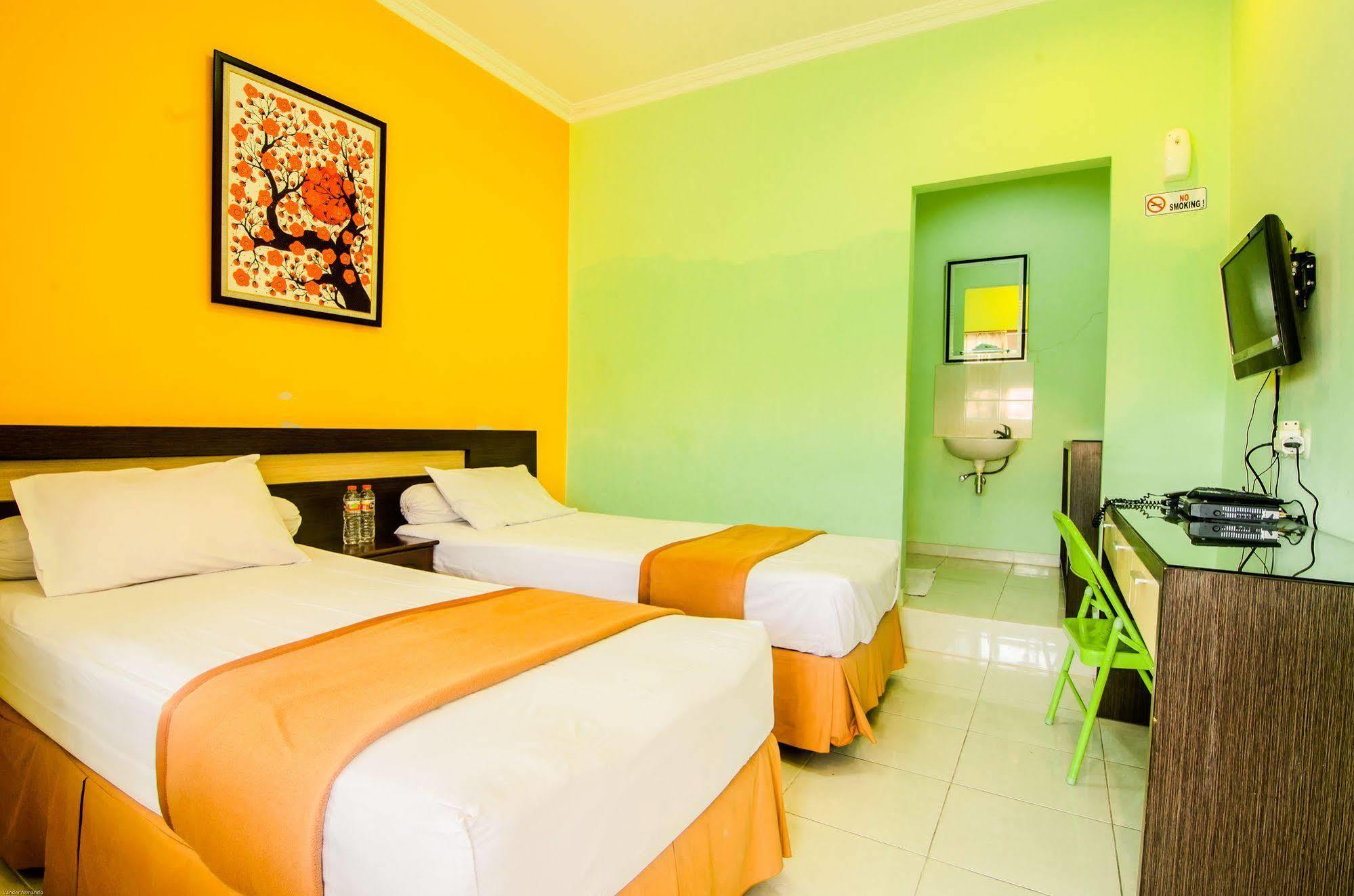 Hotel Keluarga Djagalan Raya Surabaya Ngoại thất bức ảnh