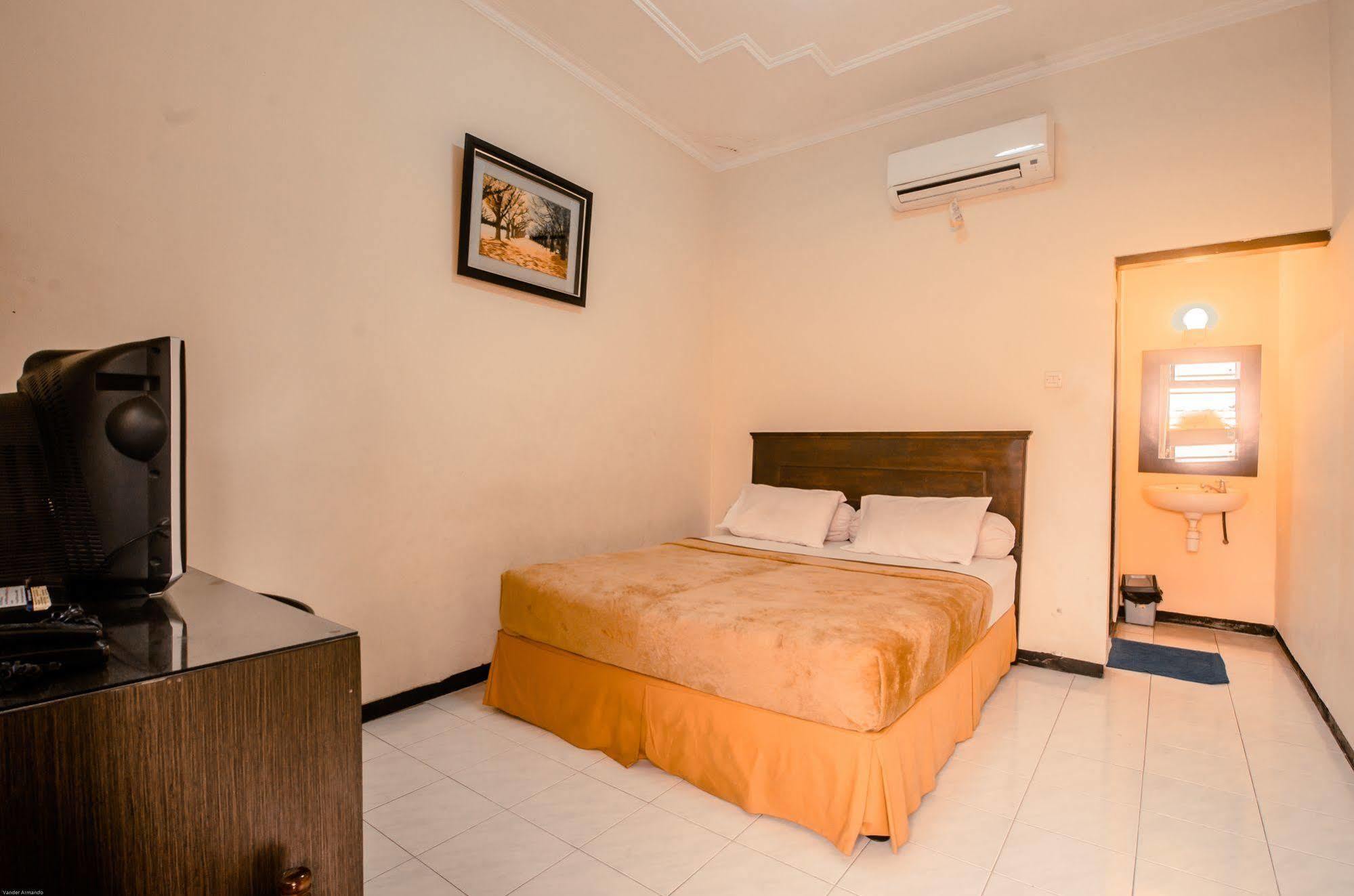 Hotel Keluarga Djagalan Raya Surabaya Ngoại thất bức ảnh