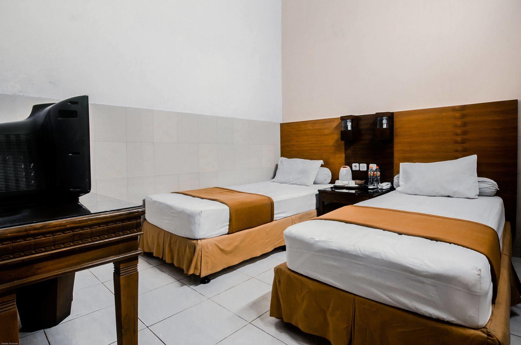 Hotel Keluarga Djagalan Raya Surabaya Ngoại thất bức ảnh