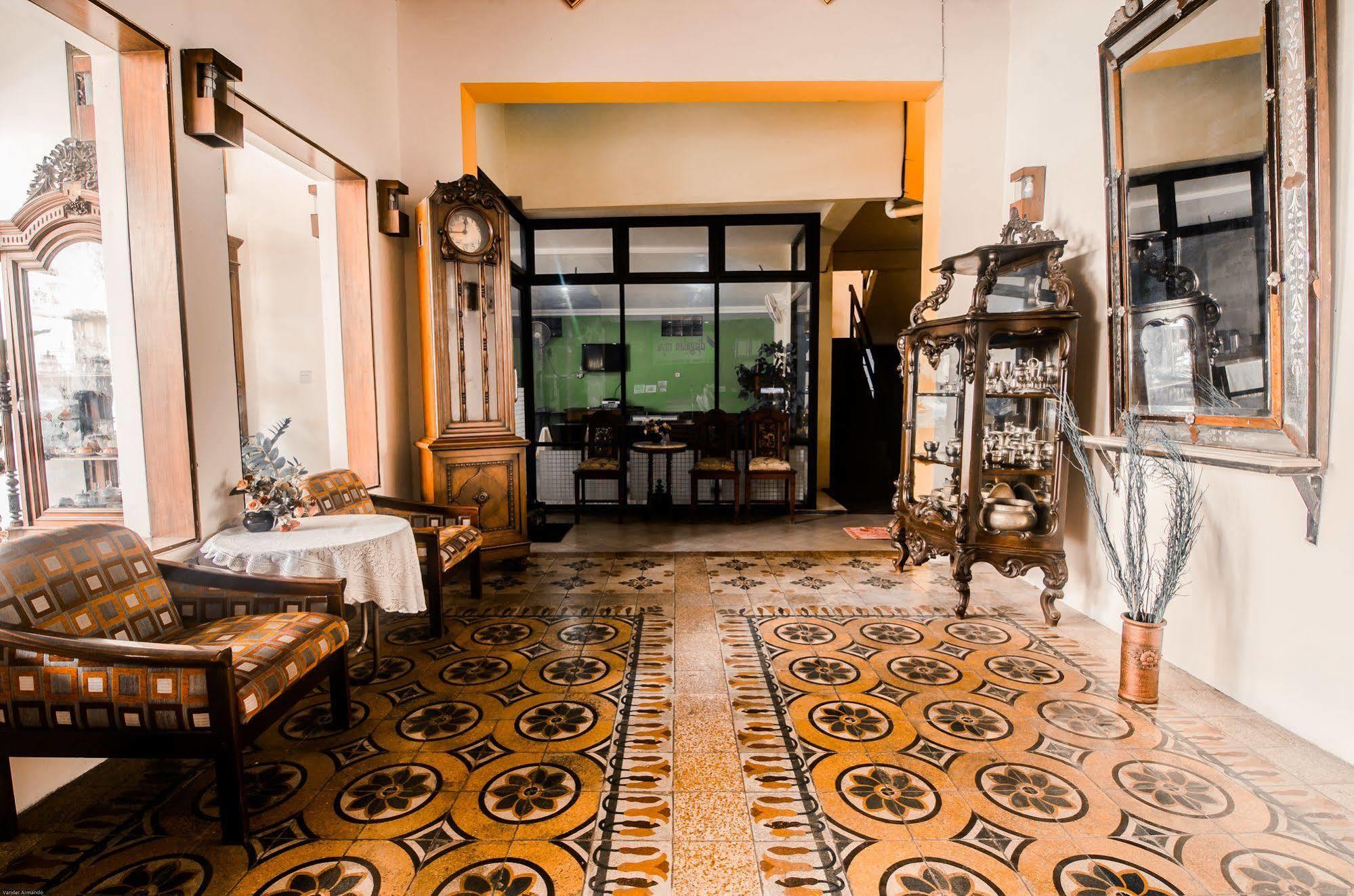 Hotel Keluarga Djagalan Raya Surabaya Ngoại thất bức ảnh