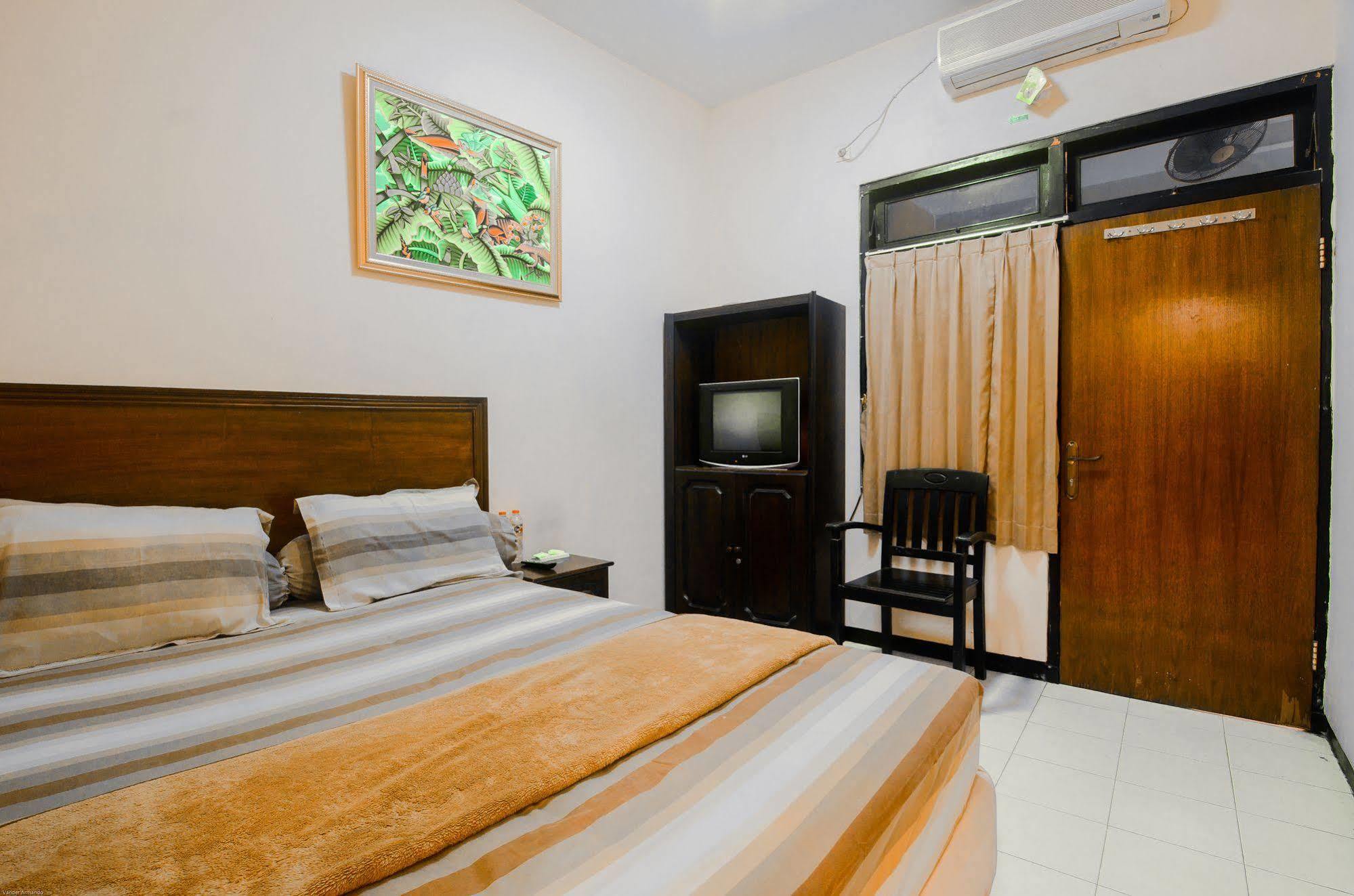 Hotel Keluarga Djagalan Raya Surabaya Ngoại thất bức ảnh