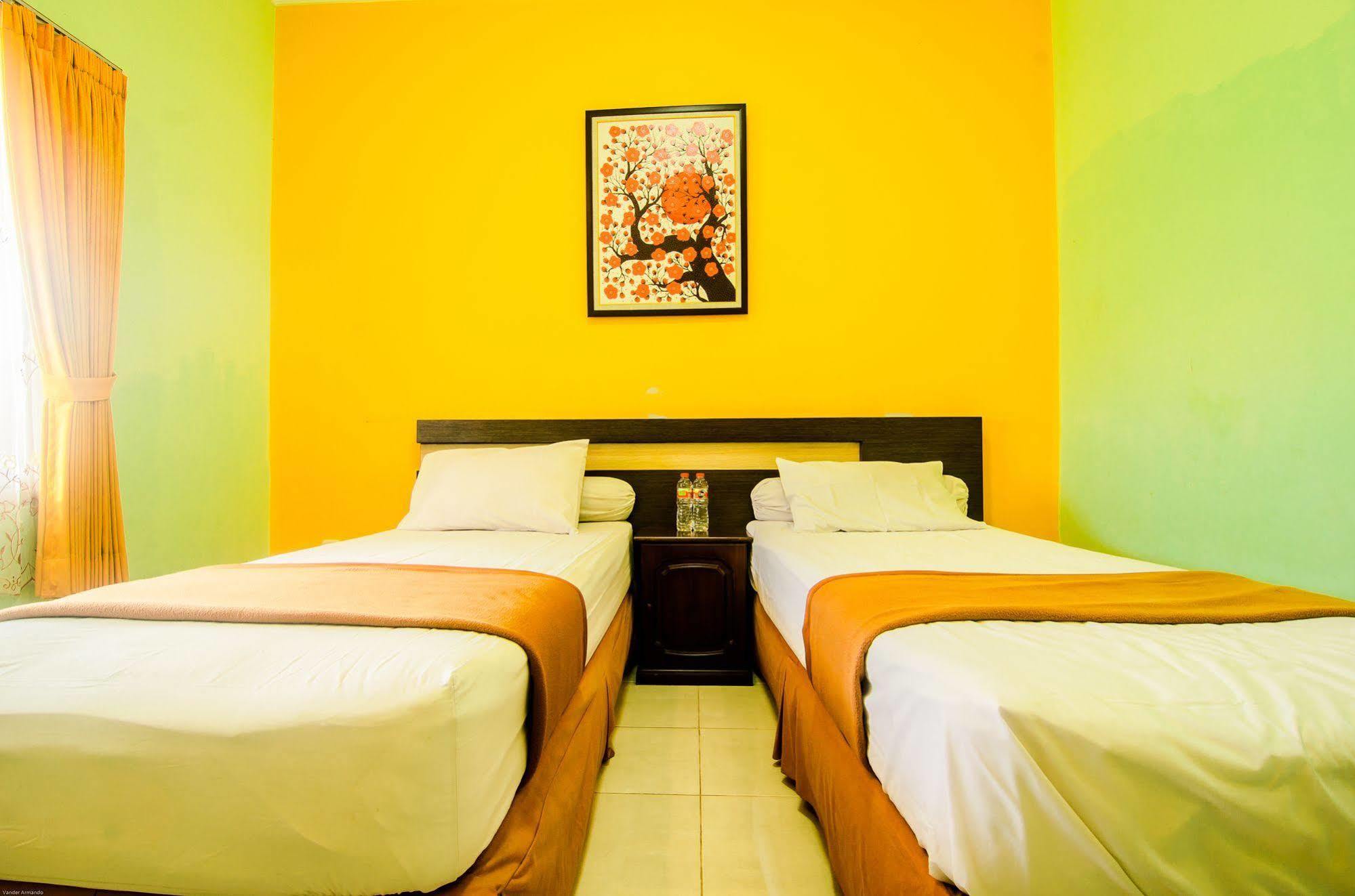 Hotel Keluarga Djagalan Raya Surabaya Ngoại thất bức ảnh