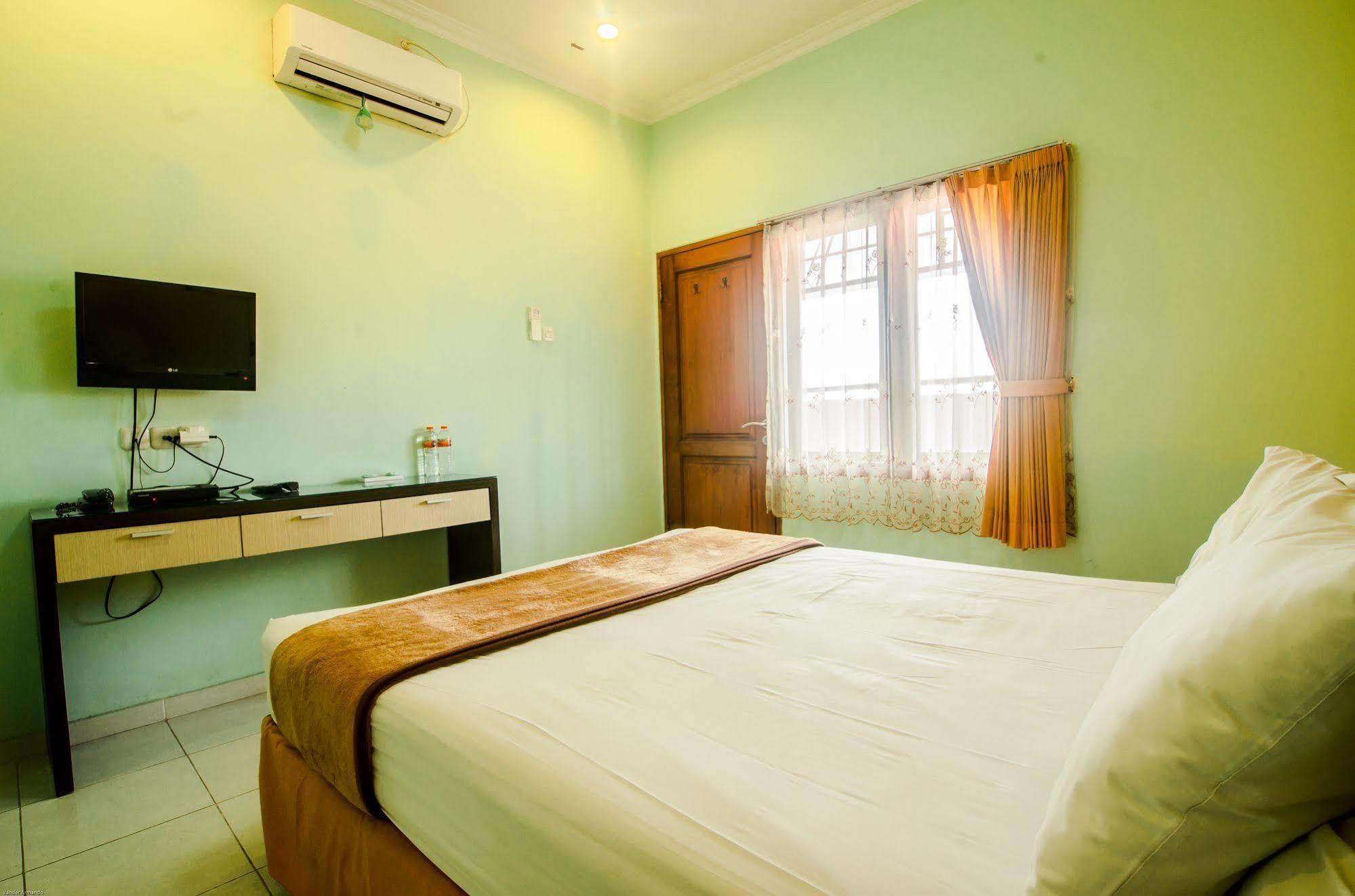 Hotel Keluarga Djagalan Raya Surabaya Ngoại thất bức ảnh
