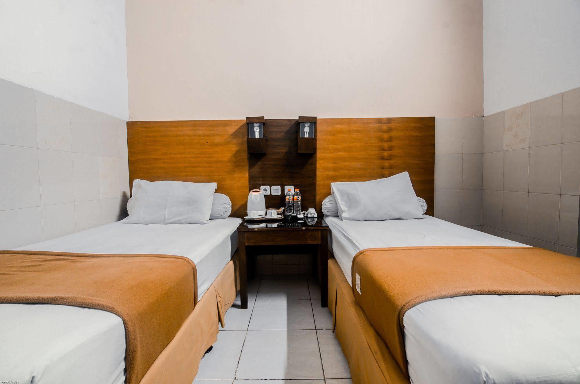Hotel Keluarga Djagalan Raya Surabaya Ngoại thất bức ảnh