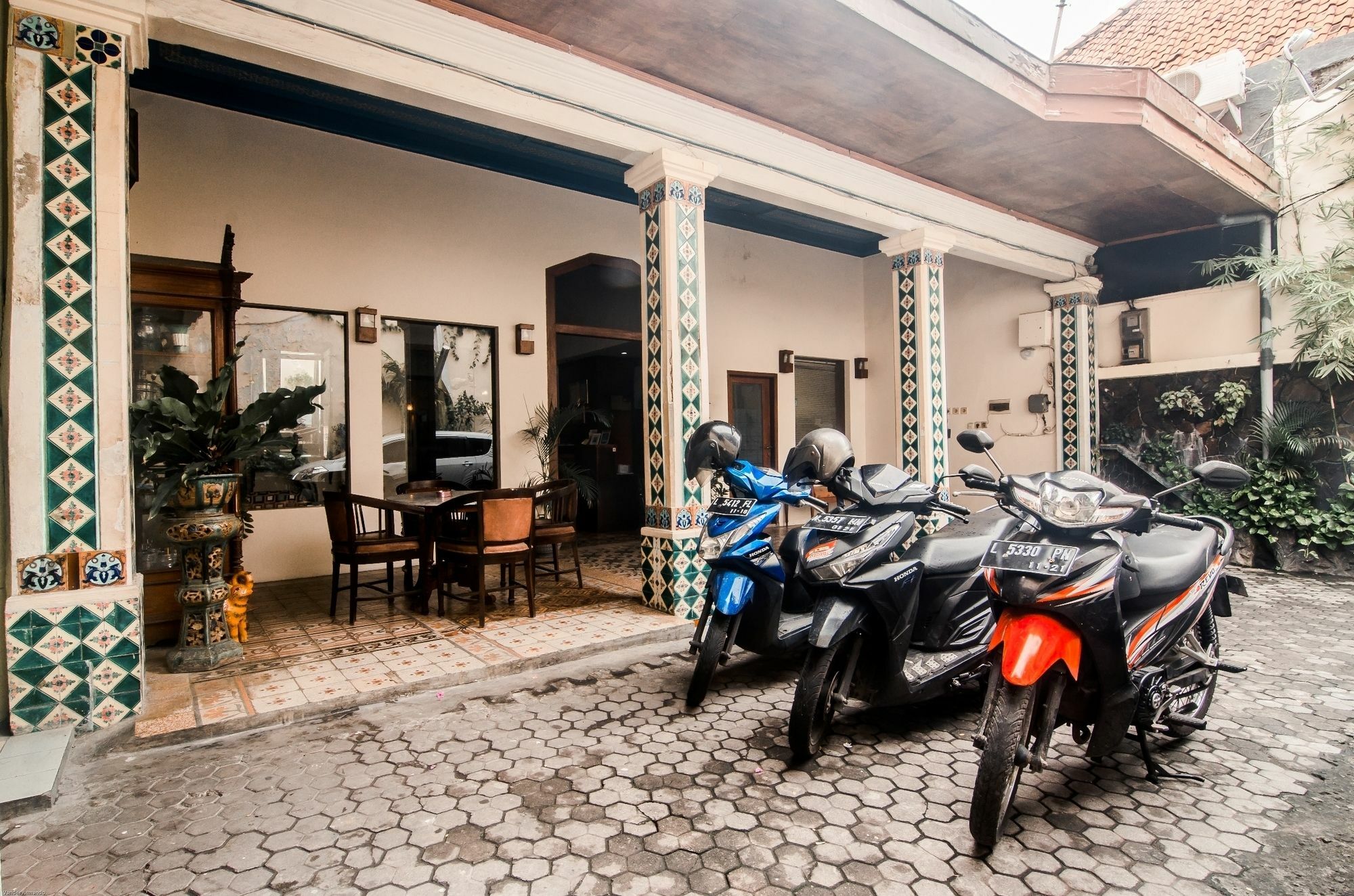 Hotel Keluarga Djagalan Raya Surabaya Ngoại thất bức ảnh